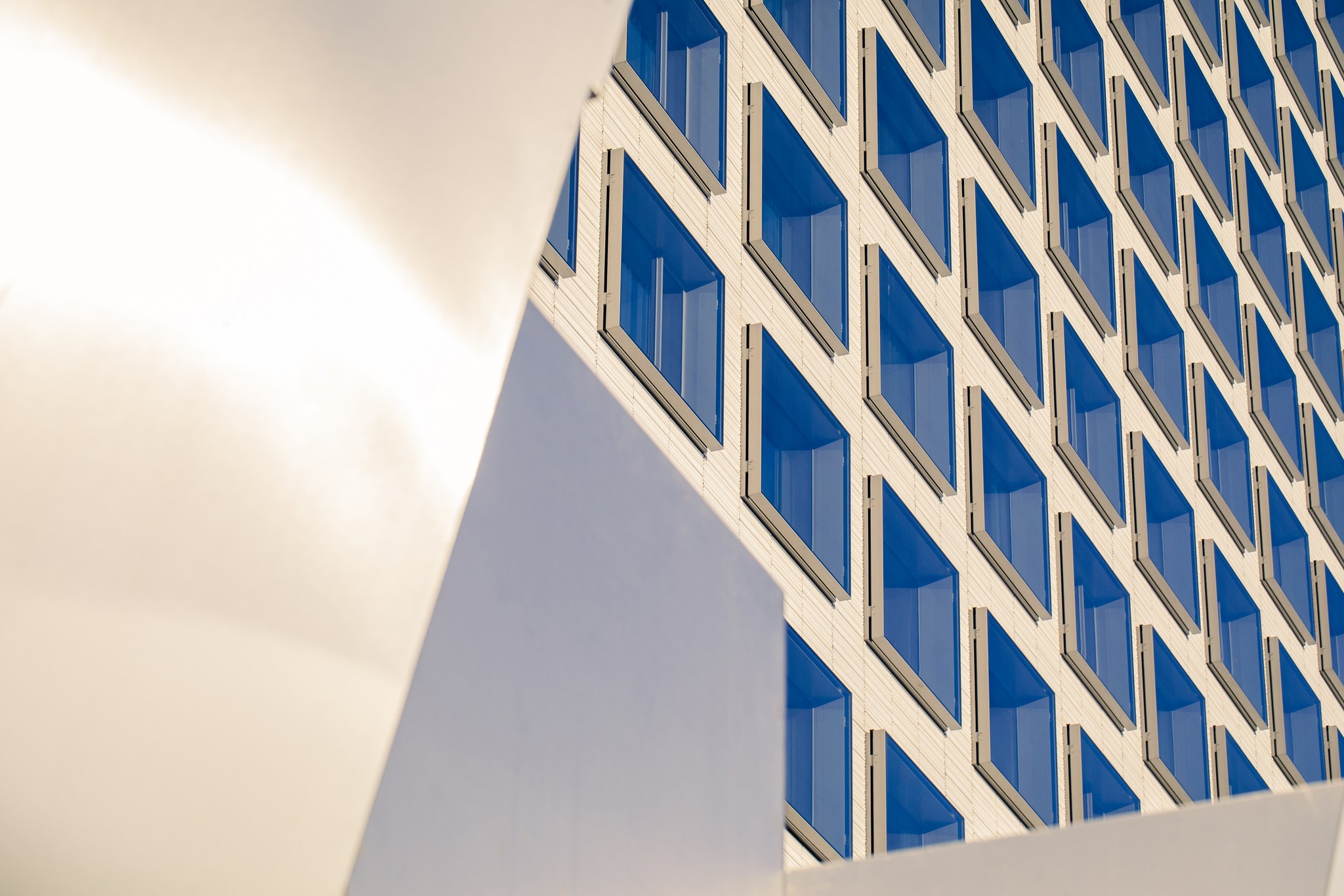 Abstrakt bild av moderna byggnader.